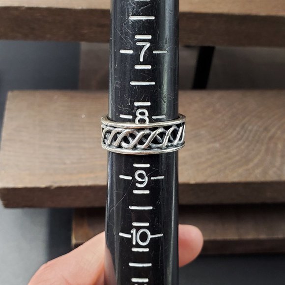 Size 8.25 Sterling Silver Woven Pattern Heavily Tarnished Ring - Picture 4 of 6